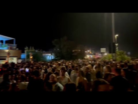 Aumentano i contagi ma la movida non si ferma