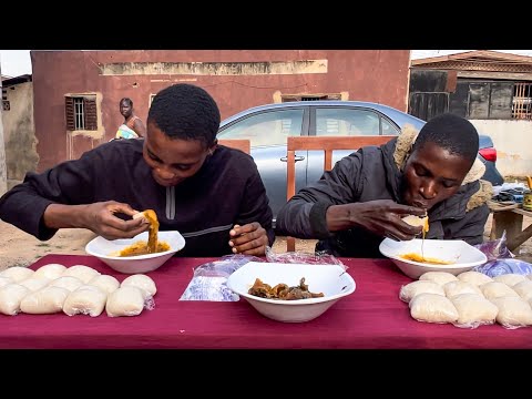 He ate 15 wraps of fufu in less than 4 minutes OMG! - Fufu competition - John sco vs Taye