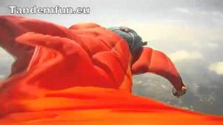 preview picture of video 'Fallschirmspringen mit Birdman Klatovy aus 4300m (Tschechien)'