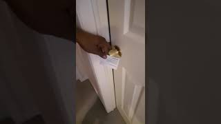 *SIMPLEST WAY* TO UNLOCK A CLOSET DOOR WITHOUT A KEY AND EXTREMELY LITTLE EFFORT