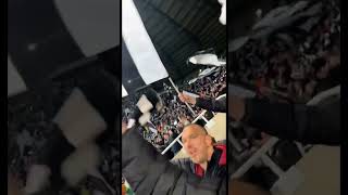 Newcastle United fans waving flags &amp; scarf’s to Blaydon Races⚫️⚪️ #shorts #newcastleunited