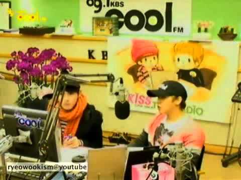 111221 Sukira - Eating and taking pictures with new banner