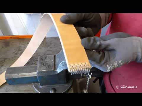 Schließklammer und Lederriemen miteinander verbinden