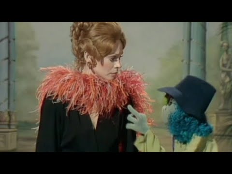 The Muppet Show - 101: Juliet Prowse - Blackout: Long and Fuzzy (1976)