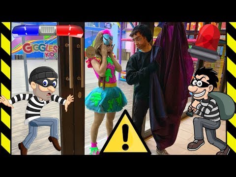 GIGGLES KIDS - ROBACHICOS / SE ROBAN A GISSEL