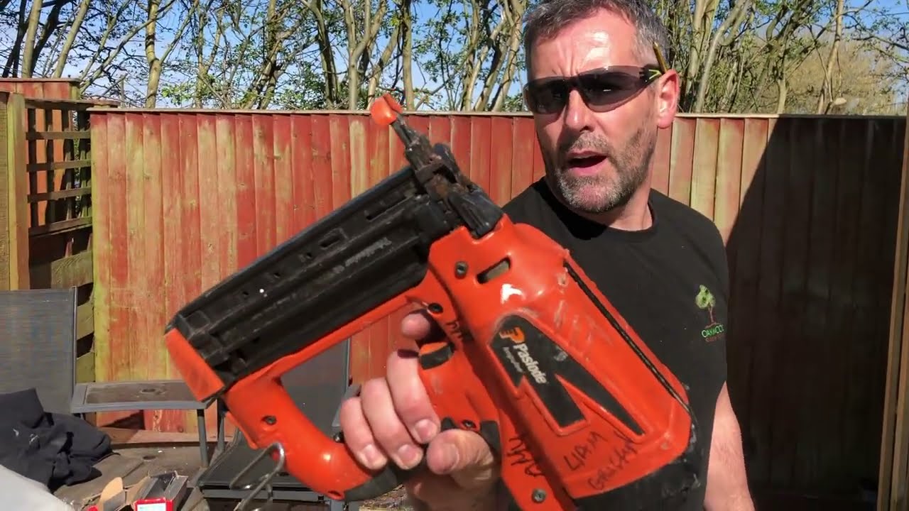 Western red cedar cladding to a garden room fit horizontally