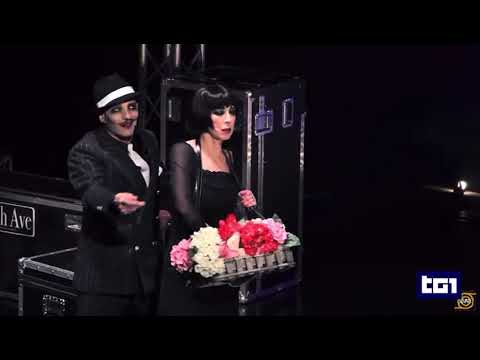 STANNO SPARANDO SULLA NOSTRA CANZONE - servizio TG1 RM Quirino