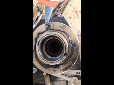 T5 transmission bearing retainer  shim install