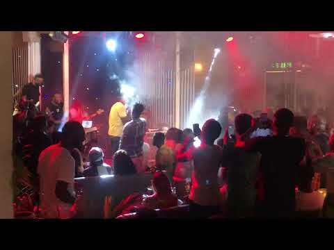 E.L 👽 brought Joey B 🐐 on stage to perform All Black together @ BAR concert 21 ❤️🔥🔥🔥🔥