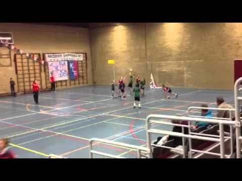 Vriendenschaar D1 uit tegen KCR D1