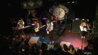 truth's Live Playlist in Hollywood, CA: Sing It Loud, Bite Your Lip