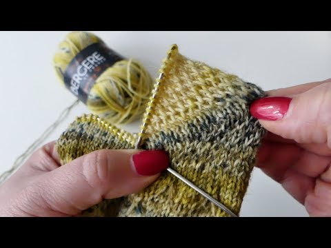 Knitting a reinforced boomerang heel