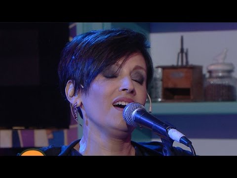 Lorena Astudillo: "Zamba del laurel" - La Peña de Morfi