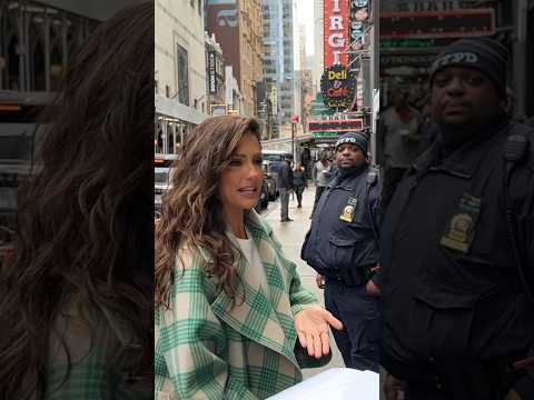 Minka Kelly Signs Autographs! (Except a blank page!) #minkakelly #fashion #autographs #trending