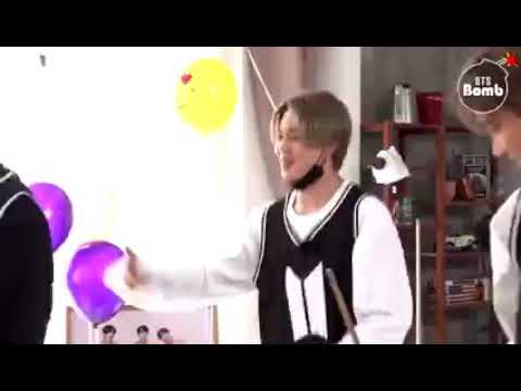 Jimin and helium balloon😂