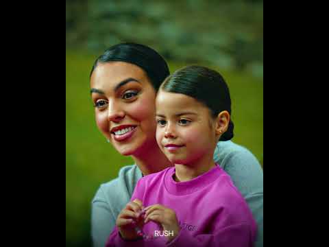 Ronaldo Jr bough Georgina a present with his money...🙌🫡