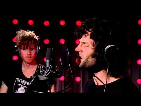 The BSMNT: MOTHXR - She Can't Tell (Live op Q)