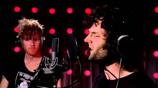The BSMNT: MOTHXR - She Can&#39;t Tell (Live op Q)