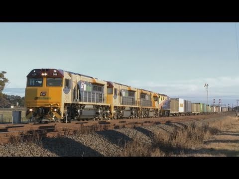 QRNational Train - LDP's & 42105 on a container train - Australian Railways & Railroads