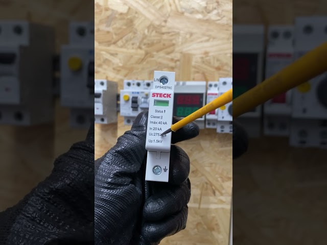 Vídeo relacionado con GEYA Solar PV de bajo Voltaje Protector contra sobretensiones DIN Rail 20KA-40KA Descargador de sobretensiones Protector de Rayos DC (2P,DC600V)