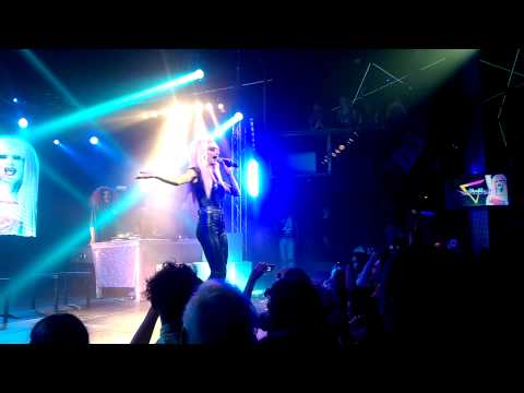 Kika lorace adiós botella live que trabaje rita