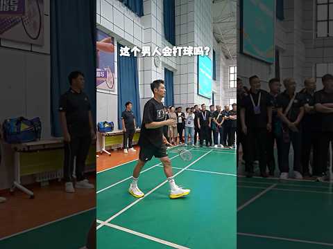 没架拍没步伐还掉肘？这个男人会打球吗？｜No Racket Prep, No Footwork, Dropping the Elbow！Can This Man Even Play?