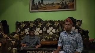 Download lagu di langit Bandung bulan keur mayung - mang Koko  (w/ apih suhud) mp3