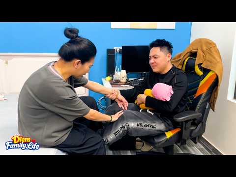 Mom and Dad are arguing about how to decorate for the New Year