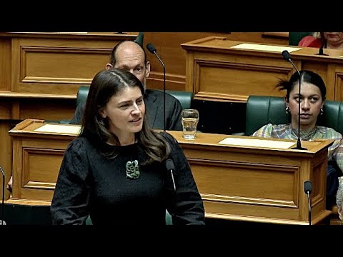 Chris Luxon & Co zerstören die Marxistin Chlöe Swarbrick