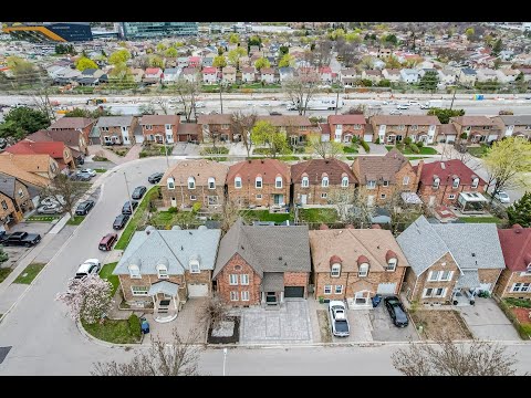 4 Woolenscote Circle, Etobicoke Home by Rob Gill - Real Estate Properties
