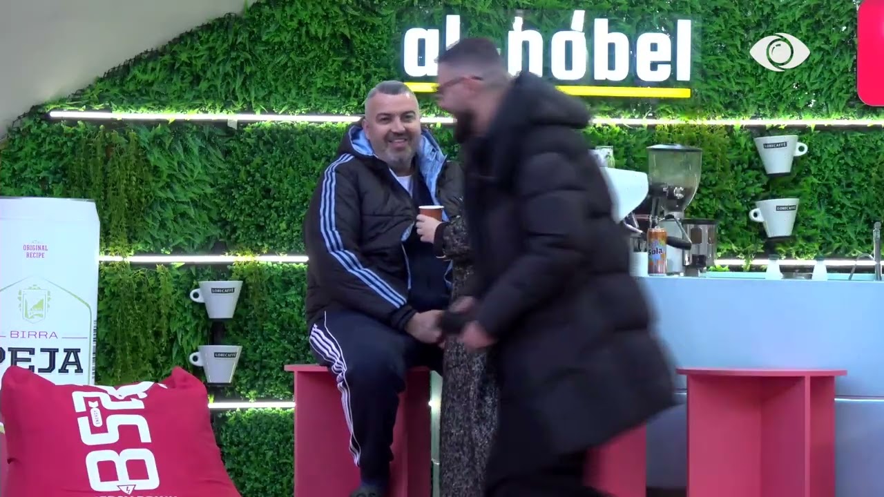 Do vish të dalësh me mua jashtë/ Monika hedh batuta me Rogertin gjatë sfidës