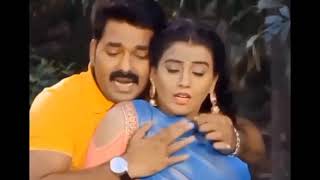 Akshara Singh hot boobs touch in mistake by Pawan 