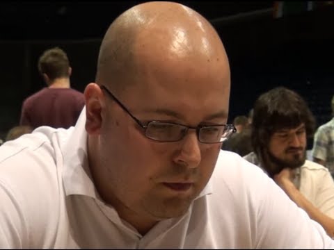 A 8.19. GM Petr Neuman   - IM Stefan Kupers   0 - 1