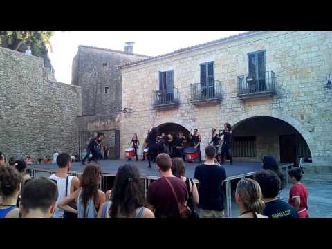 AAINJAA DICE HOLA_GIRONA