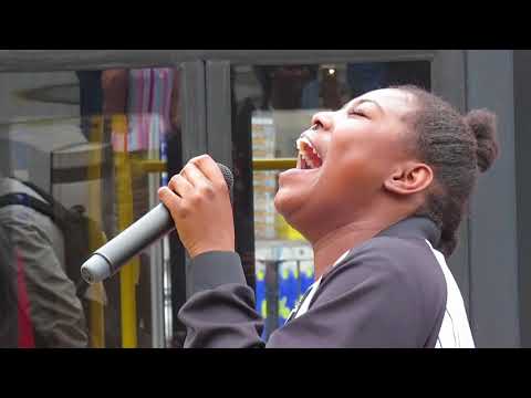RIA ET RUTH BROWN - Busking, The Voice & Dreamgirls