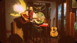 En medio de este Show - Laura Ordoñez (Búho Real)