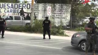 preview picture of video 'Cancún Operativo tras autos robados provoca dos accidentes y estrangula la López Portillo'