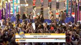 NKOTBSB - Don&#39;t Turn Out The Lights (live in Today Show)