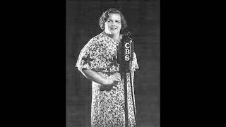 Kate Smith: Between the Devil and the Deep Blue Sea  (with lyrics)