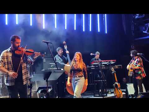 Παραβάτες / Ιουλία Καραπατάκη live στο Σταυρό του Νότου