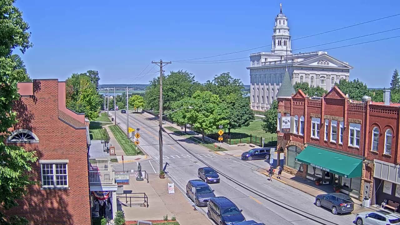 Live webcam view of Nauvoo Temple & Historic Downtown
