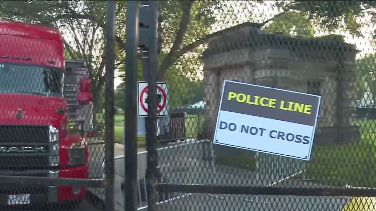 Fencing up, road closures begin ahead of military parade | NBC4 Washington