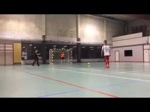 Tir au but d'anthologie de Yasha Meurée.