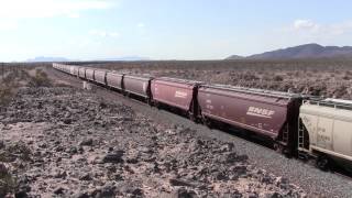 preview picture of video 'BNSF Needles sub - Hopper train at Ash Hill'