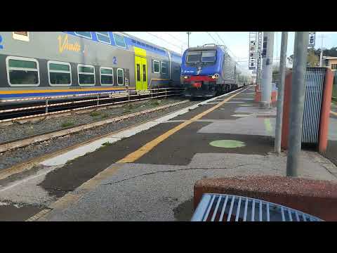 E.464 e Carrozza Vivalto nel incrocio sulla stazione Pomezia.