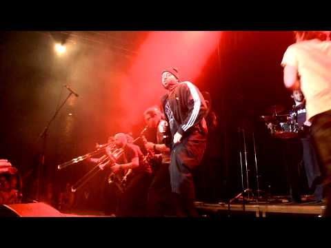 Moop Mama - RocknRoll (feat.Roger Rekless)