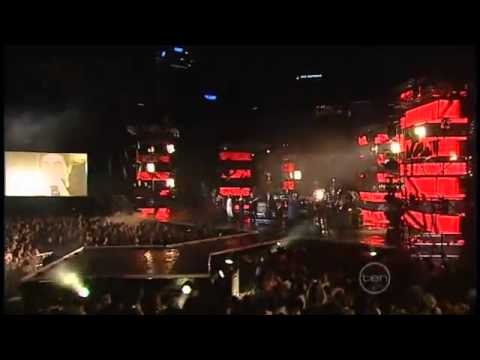 INXS featuring Dan Sultan - Just Keep Walking (Live)