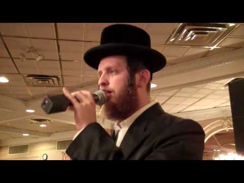 Shimmy Engel sings at a Wedding