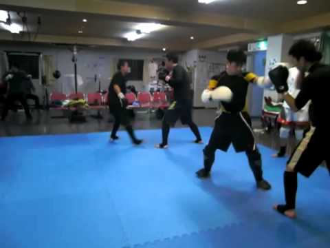 kick boxing combo. Combat sparring match.キックコンビネーション