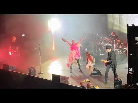 Garbage feat. Peaches - Push The Pain Away (live in Berlin, 2024)